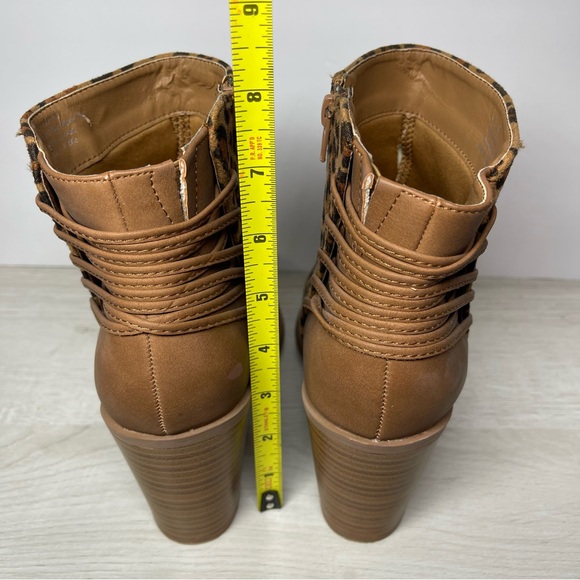 Very Volatile Women's Lacey Ankle Bootie Leopard Print Women's Size 8.5 - Picture 6 of 9